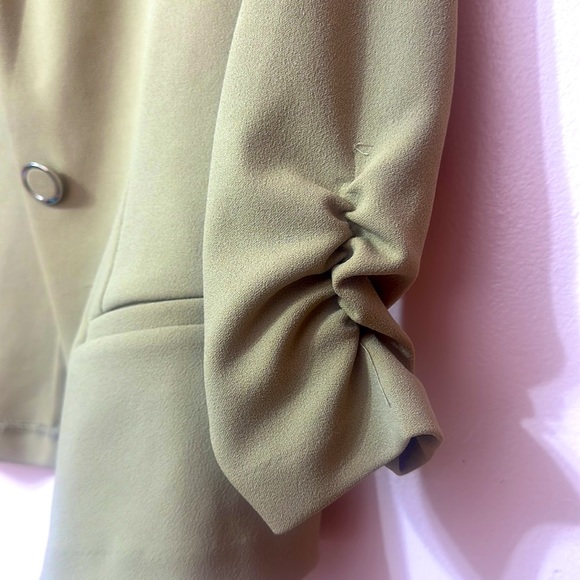 Size small - Picture 2 of 5